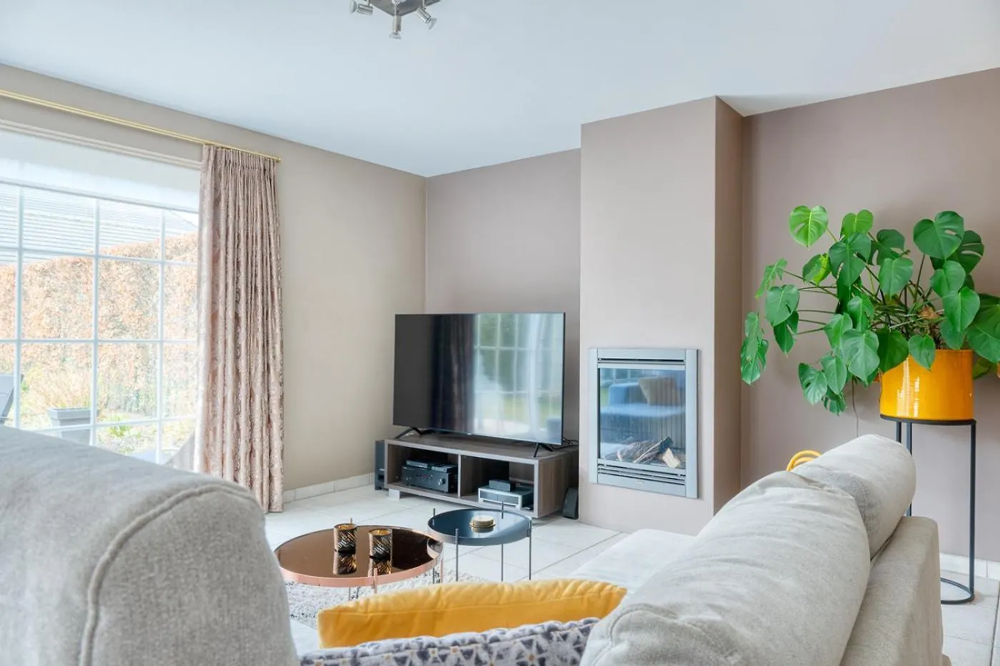 kontakty 4Br Holiday Home With Garden Near Bruges